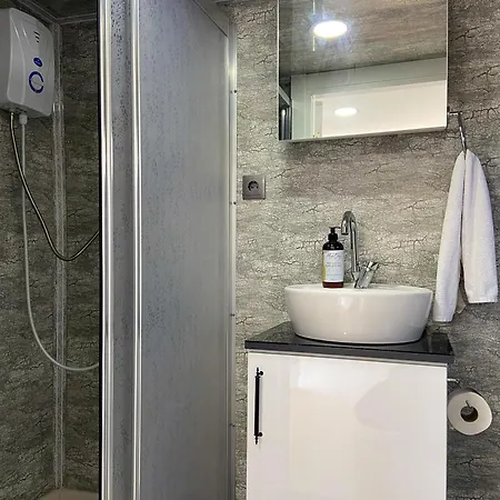 Miya Garden Tiny House بودروم